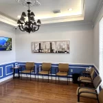 Desain Wainscoting Untuk Ruang Tamu Kecil: Elegan dan Hemat Tempat
